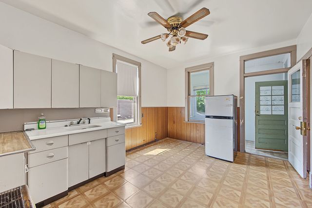 8534 S Muskegon Avenue, Chicago, IL 60617