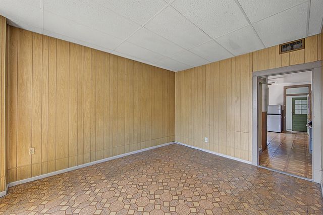 8534 S Muskegon Avenue, Chicago, IL 60617