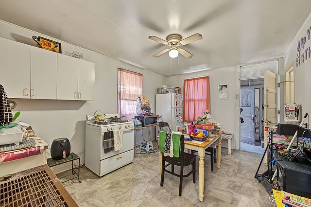 8534 S Muskegon Avenue, Chicago, IL 60617