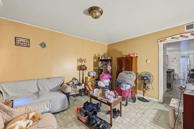 8534 S Muskegon Avenue, Chicago, IL 60617