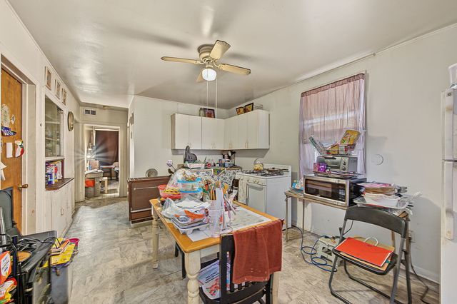 8534 S Muskegon Avenue, Chicago, IL 60617