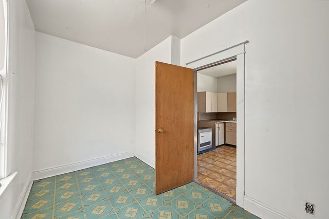 8534 S Muskegon Avenue, Chicago, IL 60617