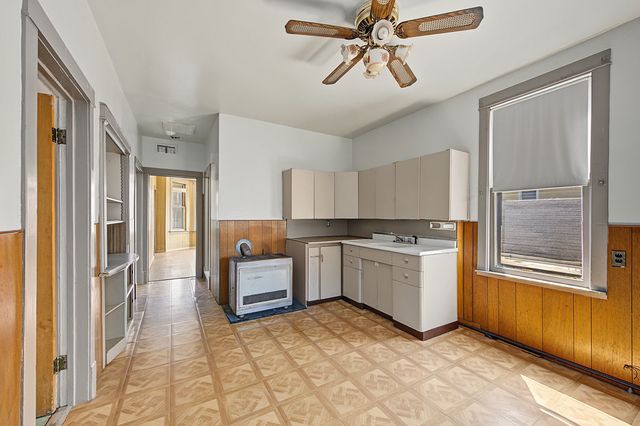 8534 S Muskegon Avenue, Chicago, IL 60617