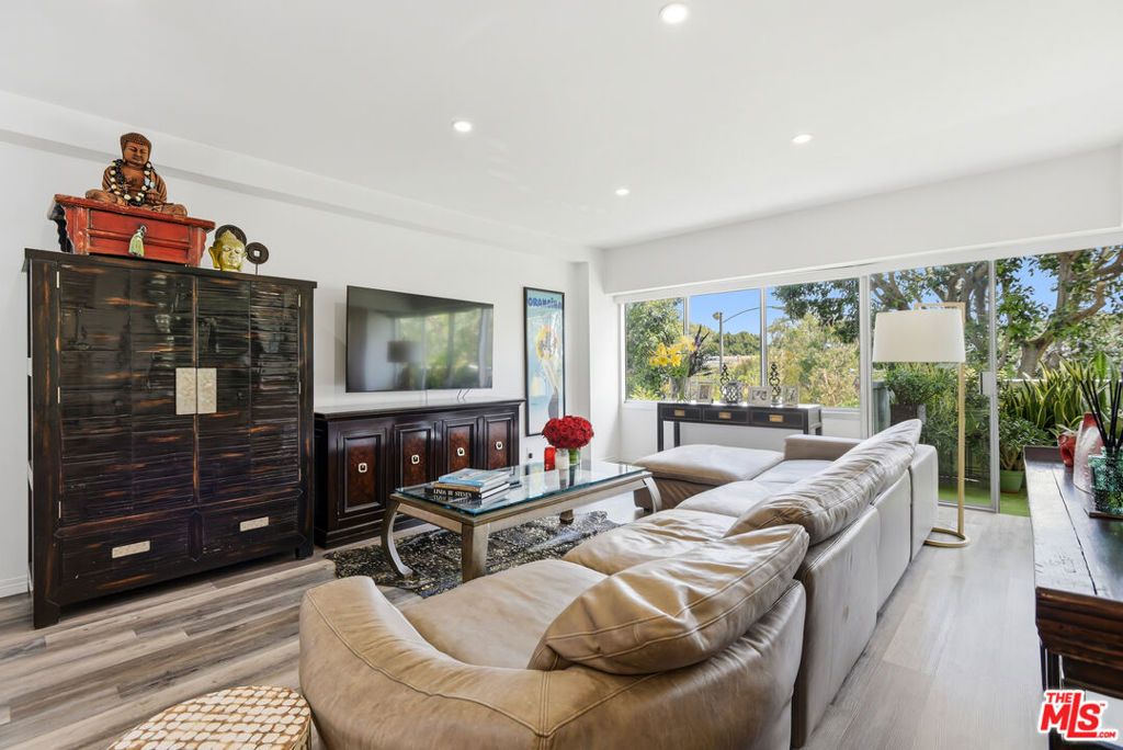 Image 11 of property listing at 7135 Hollywood Boulevard 206, Los Angeles, CA 90046