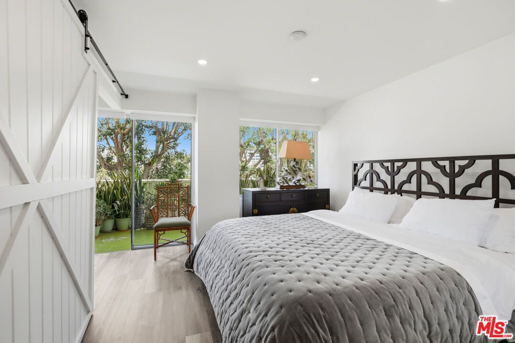 Image 16 of property listing at 7135 Hollywood Boulevard 206, Los Angeles, CA 90046