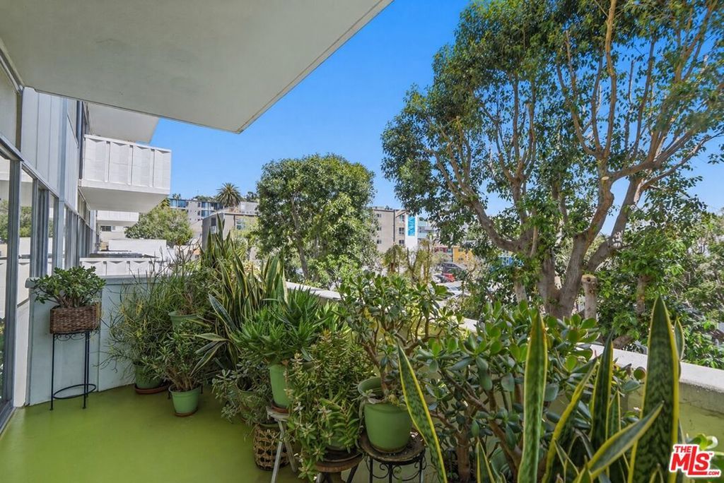 Image 19 of property listing at 7135 Hollywood Boulevard 206, Los Angeles, CA 90046