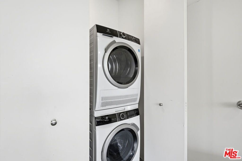 Image 20 of property listing at 7135 Hollywood Boulevard 206, Los Angeles, CA 90046