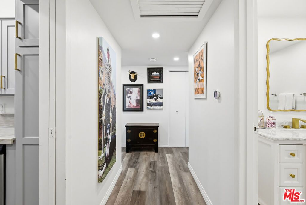 Image 5 of property listing at 7135 Hollywood Boulevard 206, Los Angeles, CA 90046