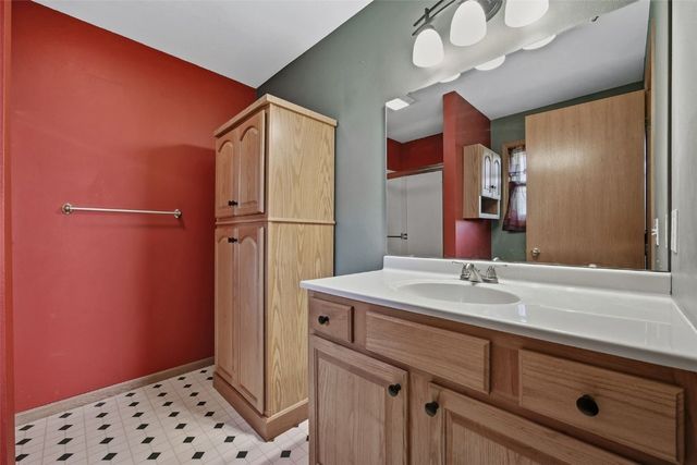 3737 Monarch Drive SW, Cedar Rapids, IA 52404