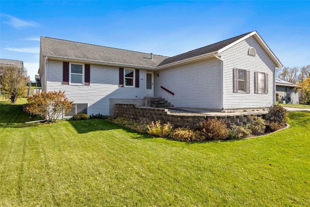 3737 Monarch Drive SW, Cedar Rapids, IA 52404