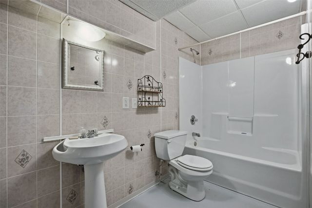 3737 Monarch Drive SW, Cedar Rapids, IA 52404