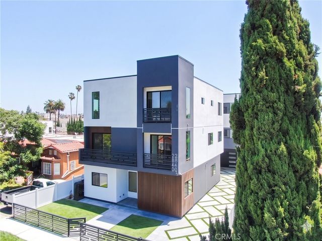 2840 Wellington Road, Los Angeles, CA 90016