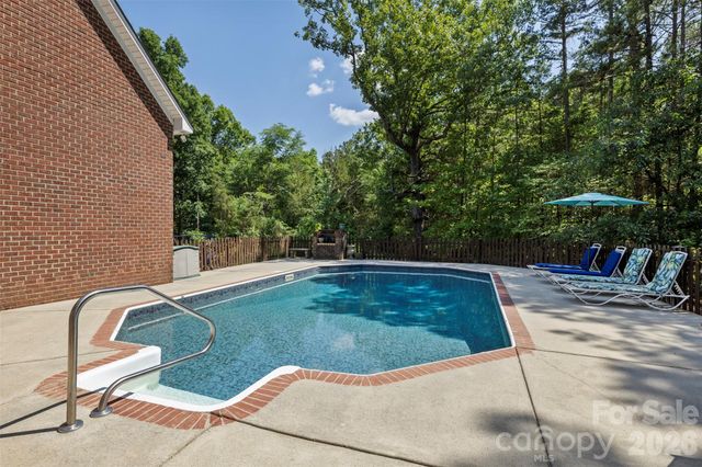 710 Sleepy Hollow Road, Midland, NC 28107