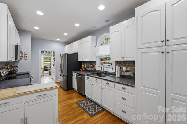 710 Sleepy Hollow Road, Midland, NC 28107