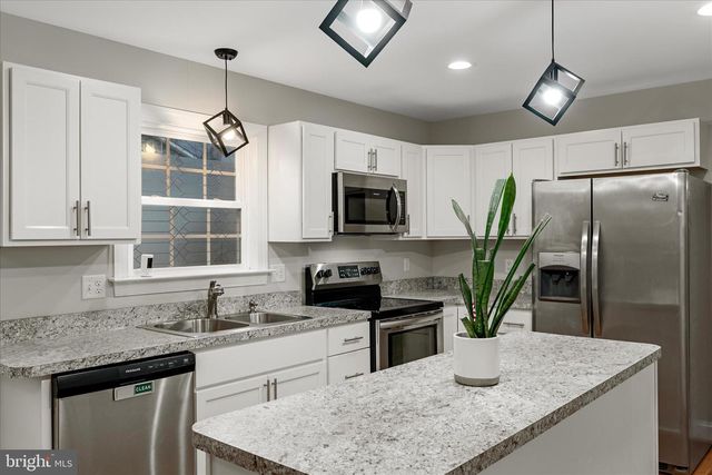 701 HICKORY TRL, Winchester, VA 22602