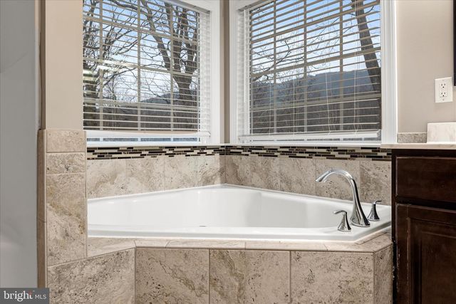 701 HICKORY TRL, Winchester, VA 22602