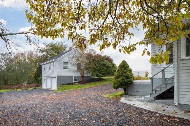 226 Turnpike Avenue, Portsmouth, RI 02871