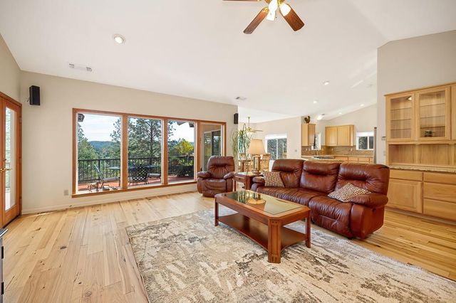 2065 Hotchkiss Ct, Cool, CA 95614