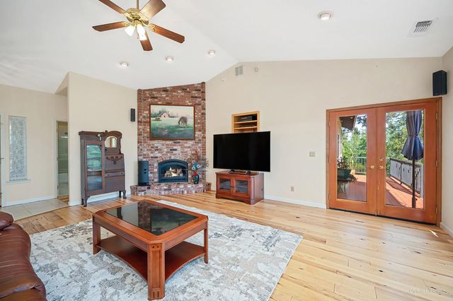 2065 Hotchkiss Ct, Cool, CA 95614