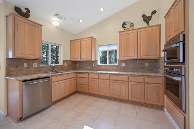 2065 Hotchkiss Ct, Cool, CA 95614