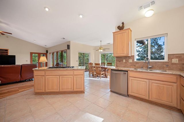 2065 Hotchkiss Ct, Cool, CA 95614