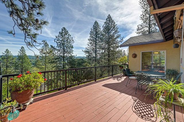 2065 Hotchkiss Ct, Cool, CA 95614