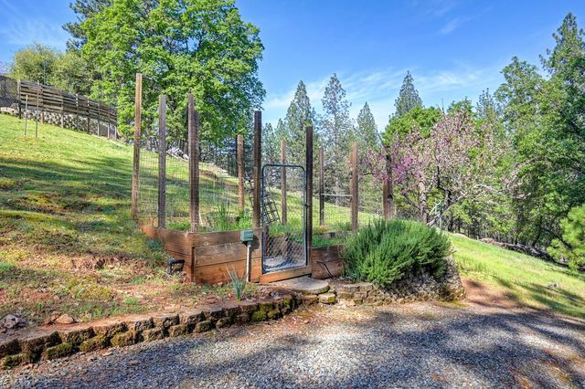 2065 Hotchkiss Ct, Cool, CA 95614