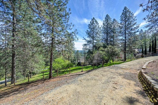 2065 Hotchkiss Ct, Cool, CA 95614