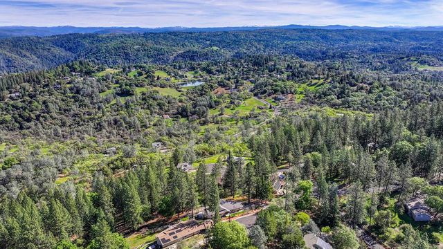 2065 Hotchkiss Ct, Cool, CA 95614