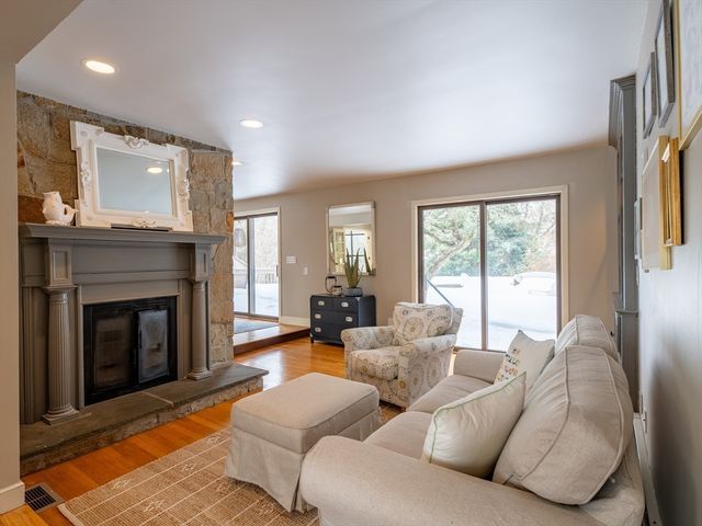 111 Loring St, Duxbury, MA 02332