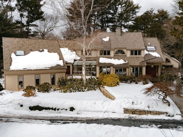 111 Loring St, Duxbury, MA 02332