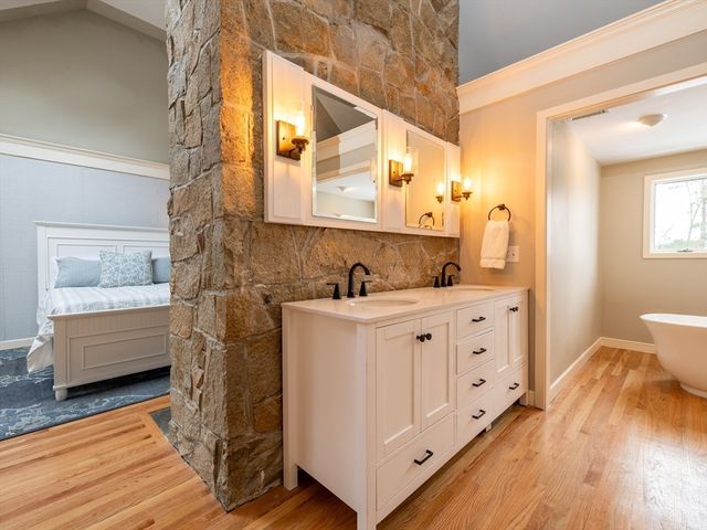 111 Loring St, Duxbury, MA 02332