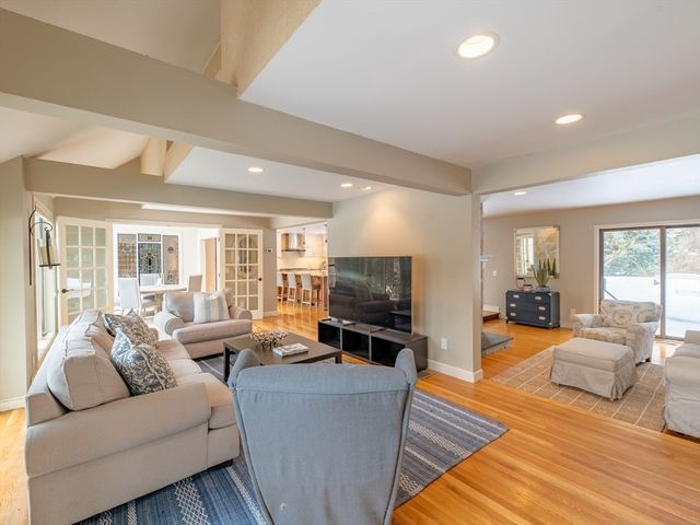111 Loring St, Duxbury, MA 02332