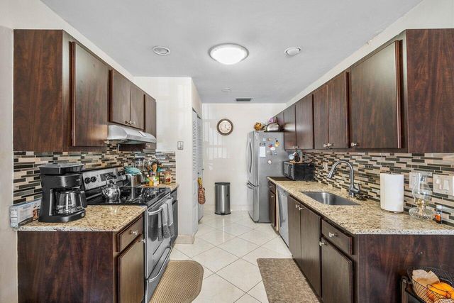 5814 Doris Court, Delray Beach, FL 33484