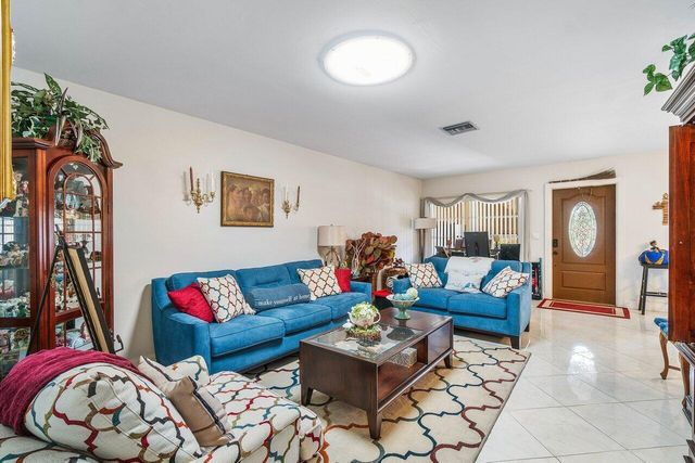 5814 Doris Court, Delray Beach, FL 33484