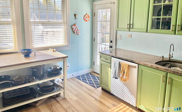 416 Lighthouse Road, New Haven, CT 06512