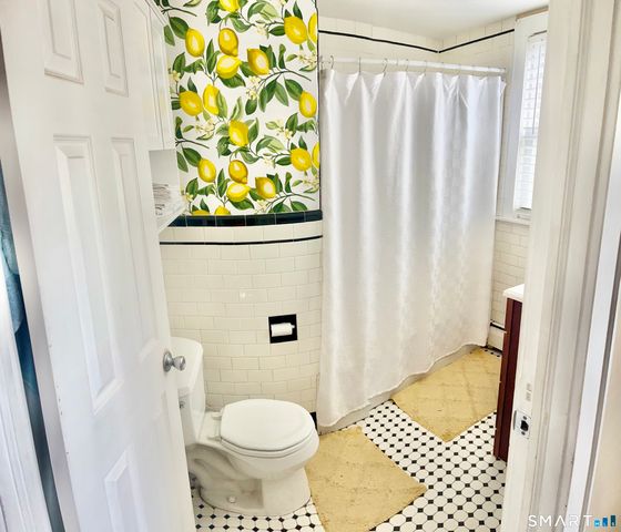 416 Lighthouse Road, New Haven, CT 06512