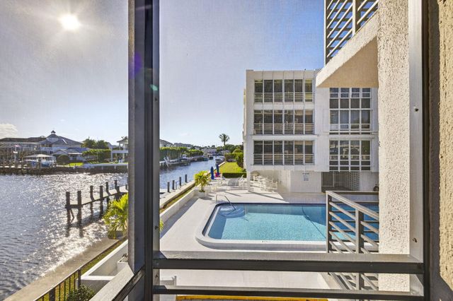 900 NE SPANISH RIVER Boulevard 2w, Boca Raton, FL 33431