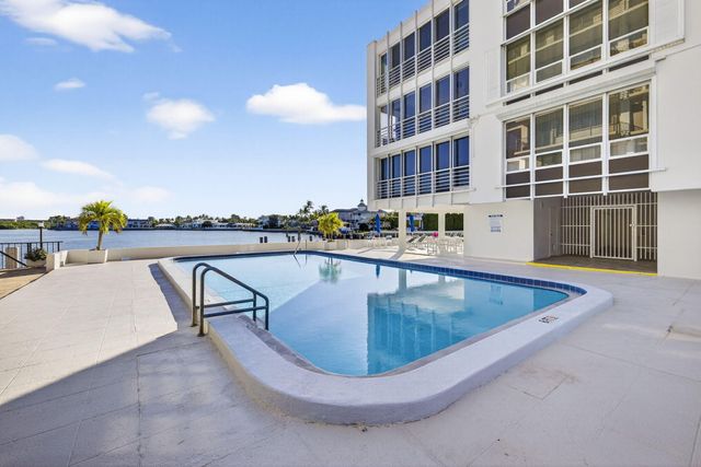 900 NE SPANISH RIVER Boulevard 2w, Boca Raton, FL 33431