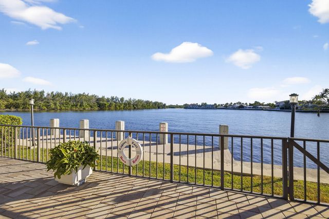 900 NE SPANISH RIVER Boulevard 2w, Boca Raton, FL 33431