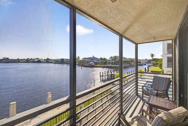 900 NE SPANISH RIVER Boulevard 2w, Boca Raton, FL 33431