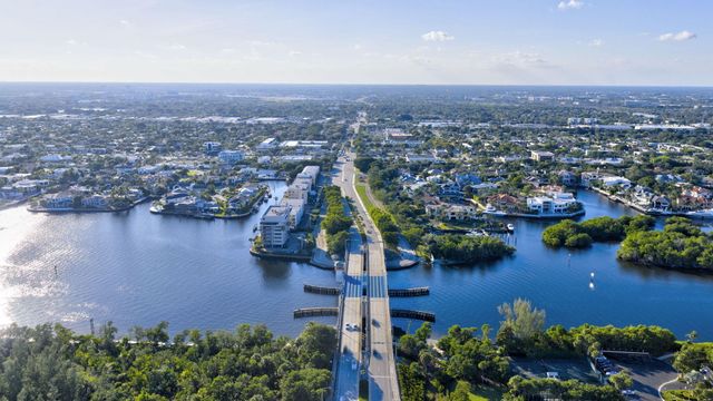900 NE SPANISH RIVER Boulevard 2w, Boca Raton, FL 33431