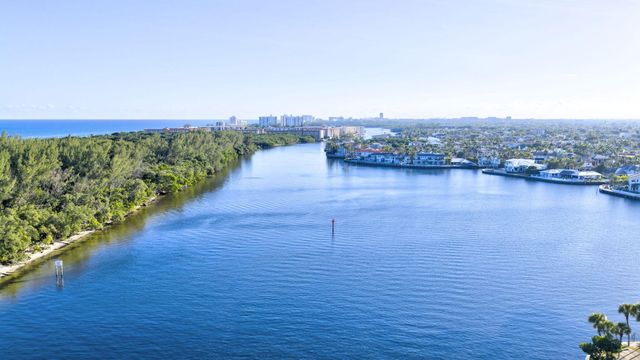 900 NE SPANISH RIVER Boulevard 2w, Boca Raton, FL 33431