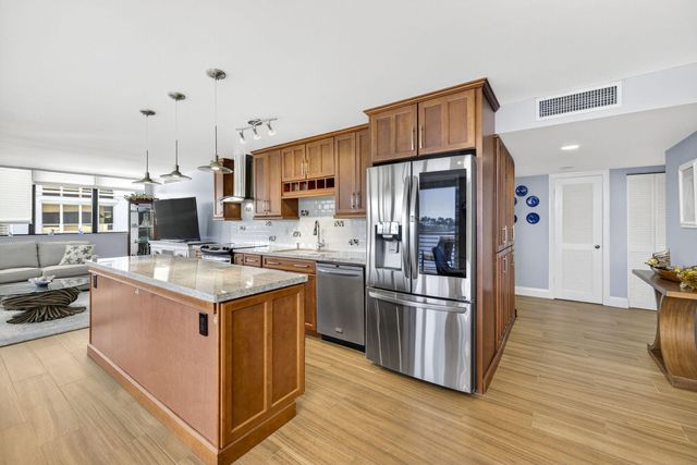 900 NE SPANISH RIVER Boulevard 2w, Boca Raton, FL 33431