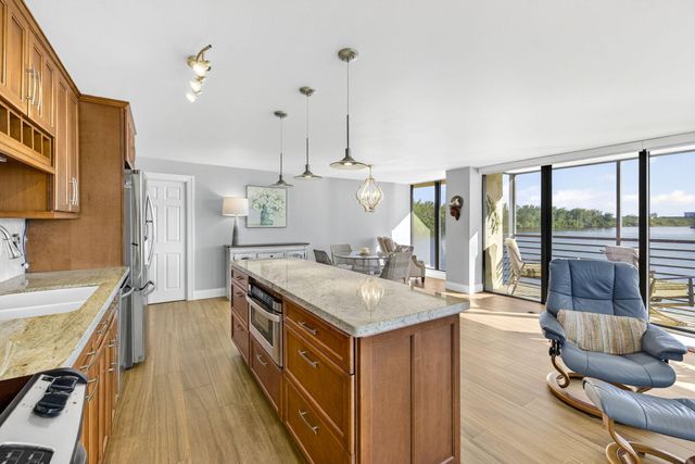 900 NE SPANISH RIVER Boulevard 2w, Boca Raton, FL 33431