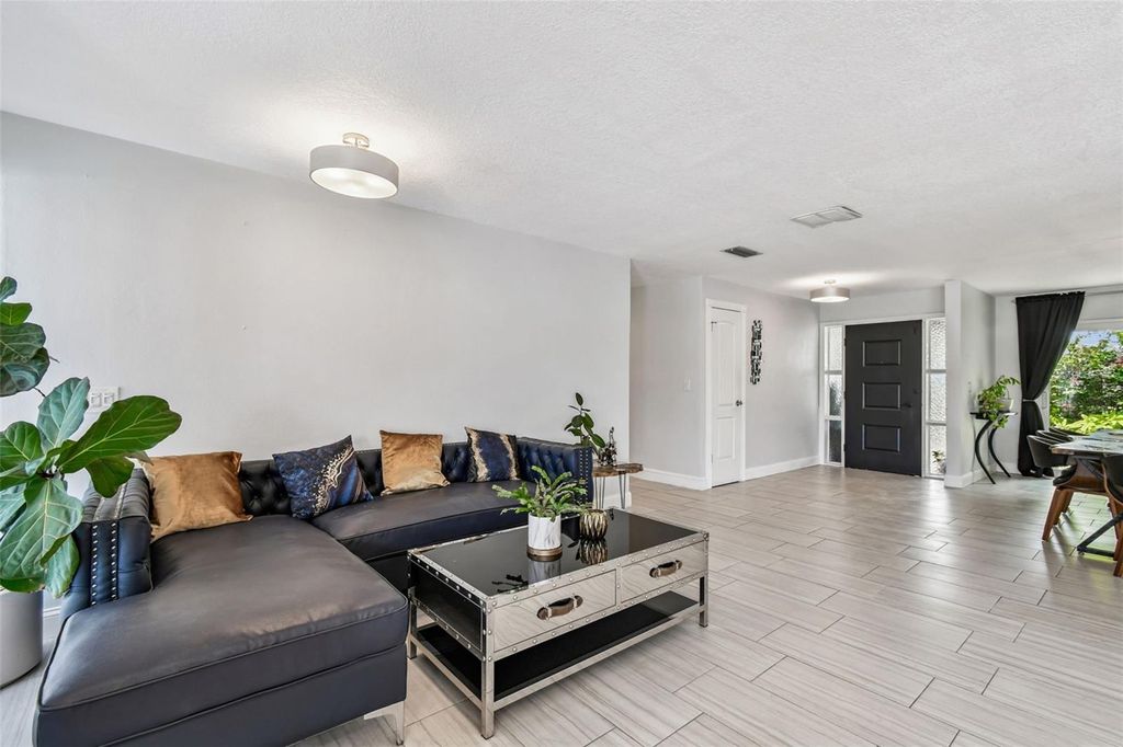 Image 16 of property listing at 221 HOWARD DRIVE, Belleair Beach, FL 33786