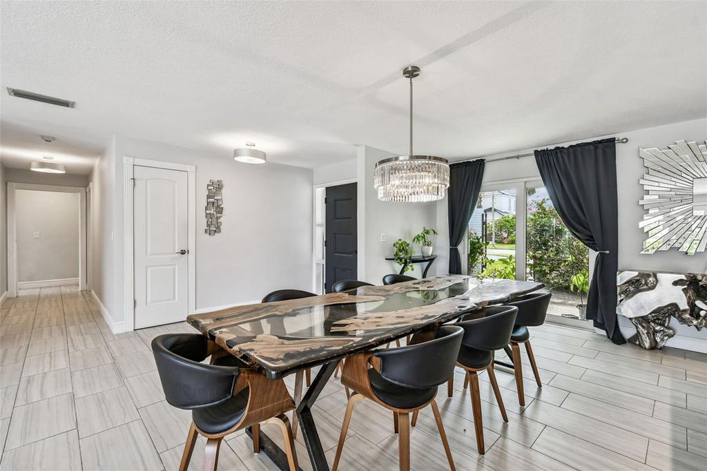 Image 20 of property listing at 221 HOWARD DRIVE, Belleair Beach, FL 33786