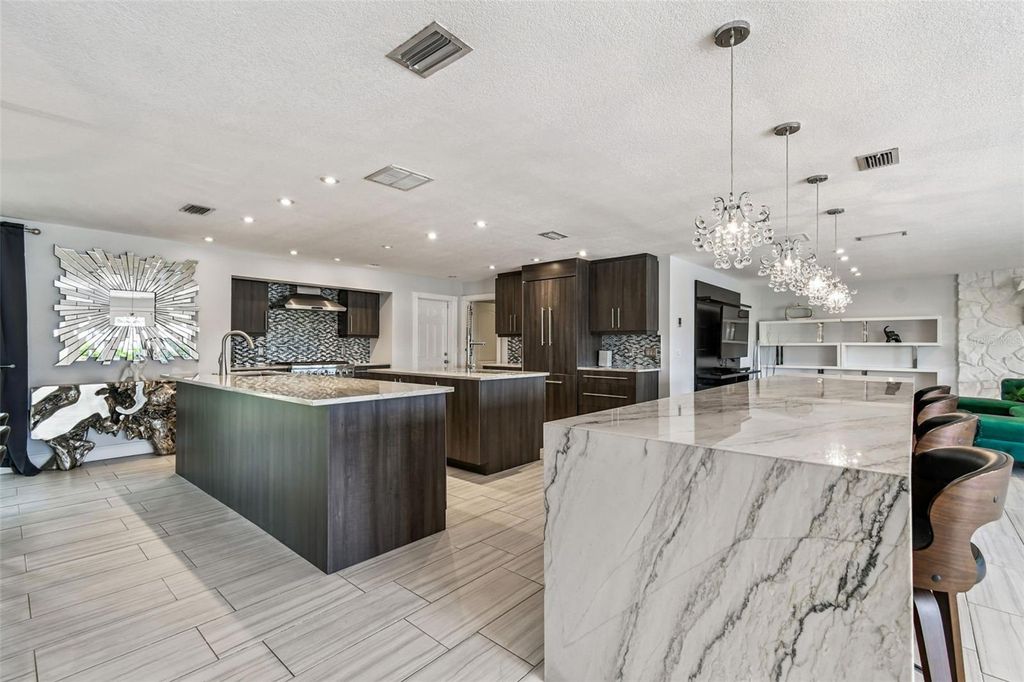 Image 21 of property listing at 221 HOWARD DRIVE, Belleair Beach, FL 33786