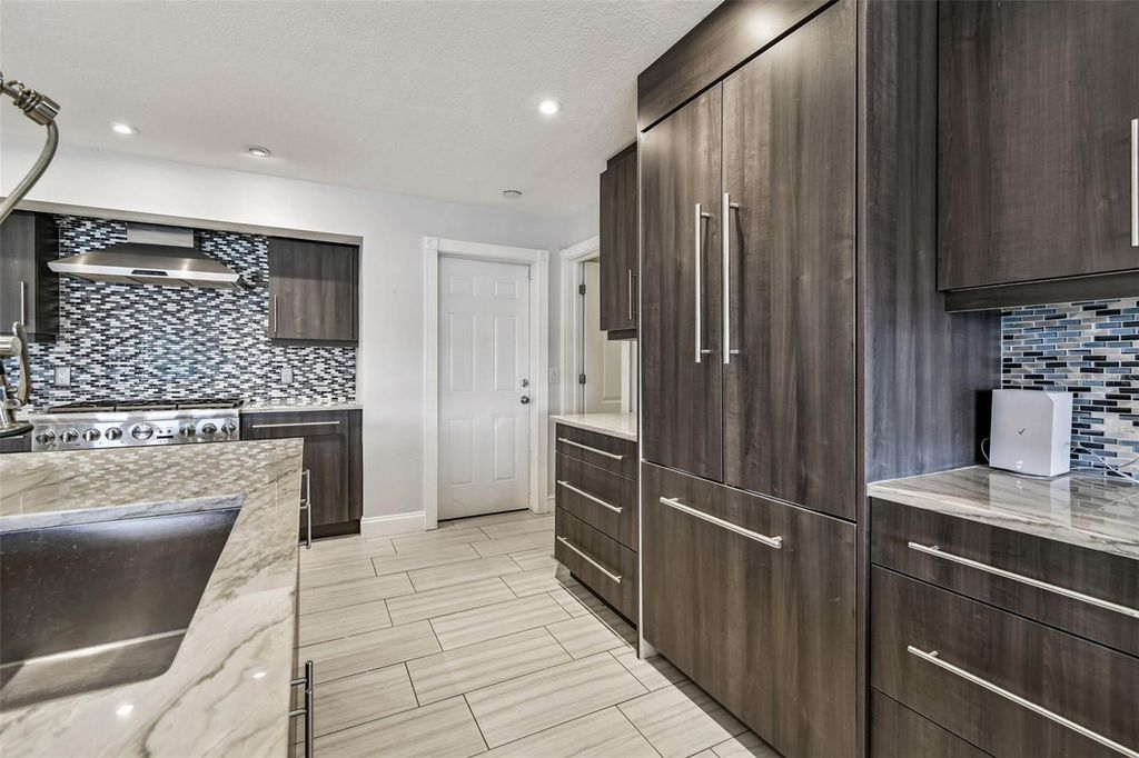 Image 32 of property listing at 221 HOWARD DRIVE, Belleair Beach, FL 33786