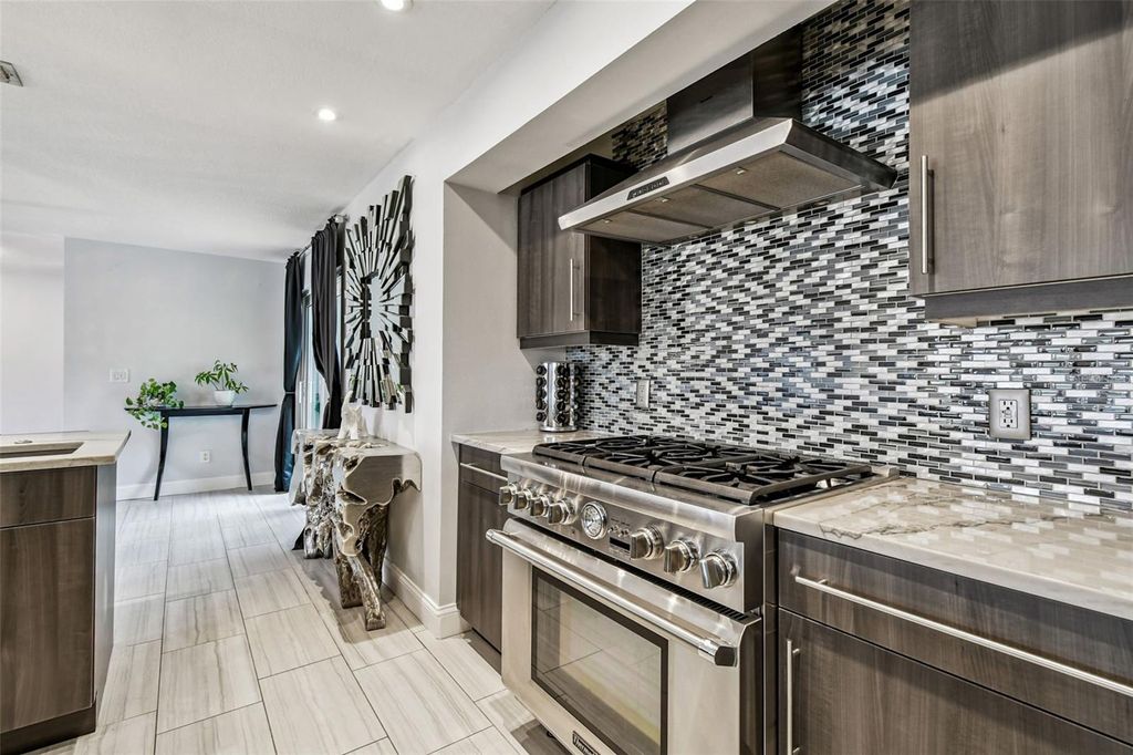 Image 35 of property listing at 221 HOWARD DRIVE, Belleair Beach, FL 33786